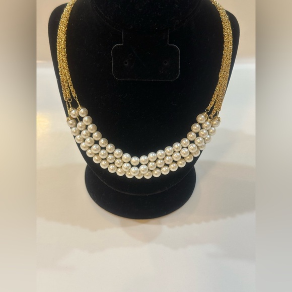ANNE KLEIN Elegant 3 Strand Pearl Necklace with Gold-tone chain. Signed. - Picture 1 of 9